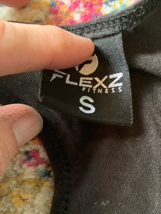 Women’s workout tank top - Picture 2 of 3